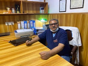 Prof. DR. VINAYAK; SMILESSENCE -- THE SPECIALIST DENTAL CENTRE photo