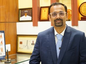 Dr. Varun Agarwal, photo